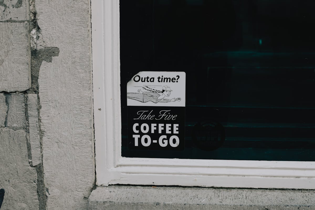 5 Signage Mistakes Dubai Businesses Make – And How to Fix Them